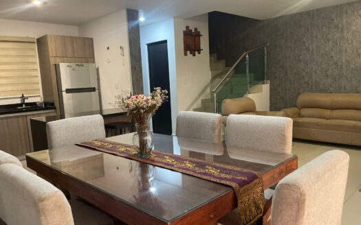 CASA EN VENTA EN BOSQUES DEL REY PRIVADA OLIVOS